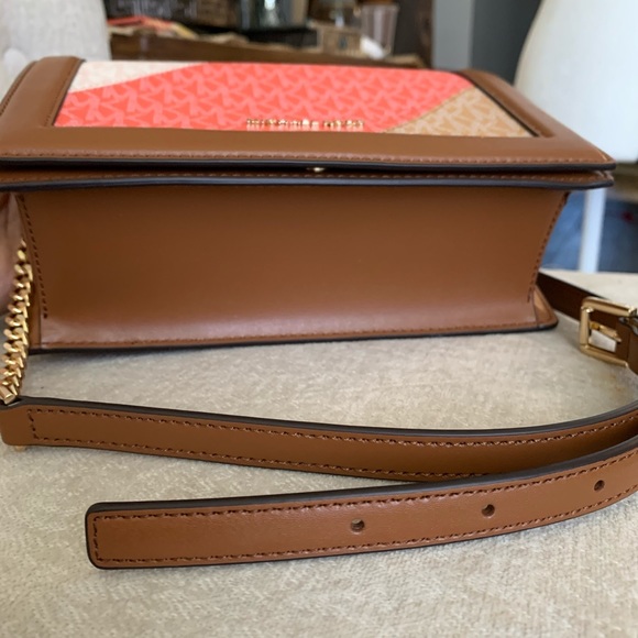 HP💞 New Mk crossbody 🦄 limited addition - Picture 5 of 10